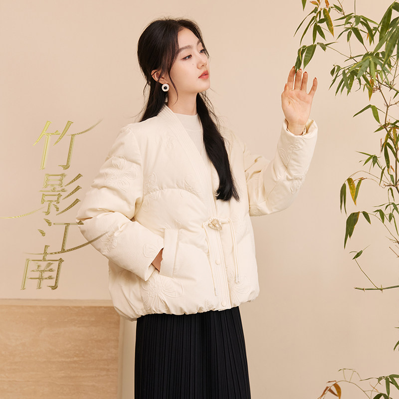 香影新中式白色羽绒服女2024冬季款超好看牛角扣国风白鸭绒外套