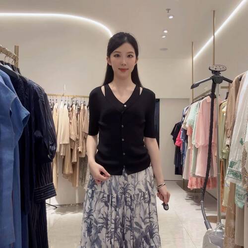 PESARO女士简约时尚针织衫51093089
