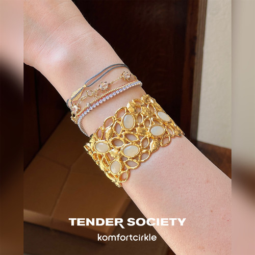 TENDER SOCIETY 金色柠檬镂空镶宝石手镯 金属镂空开口手环轻盈