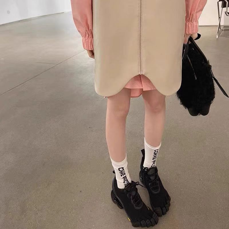 小赞袜铺 小众字母薄棉简约高级COM字母女袜百搭川久mona同款袜子