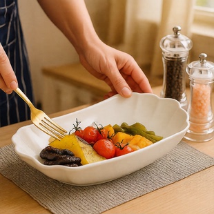 鱼盘家用高级感深盘长方形蒸鱼盘白色菜盘陶瓷轻奢小号8英寸鱼盘