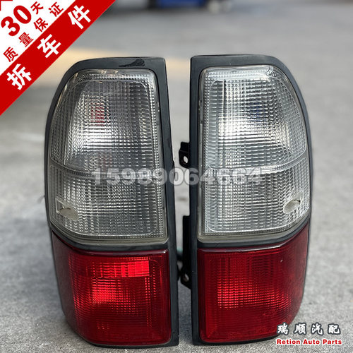 霸道LC95尾灯总成拆车