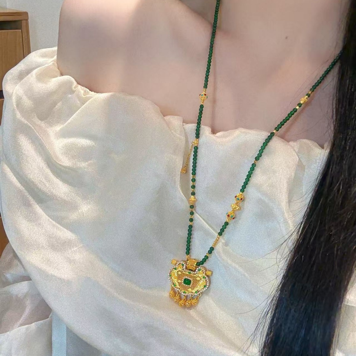 新中式沙金点钻珐琅彩天子门生锁包绿玛瑙项链龙凤流苏毛衣链女