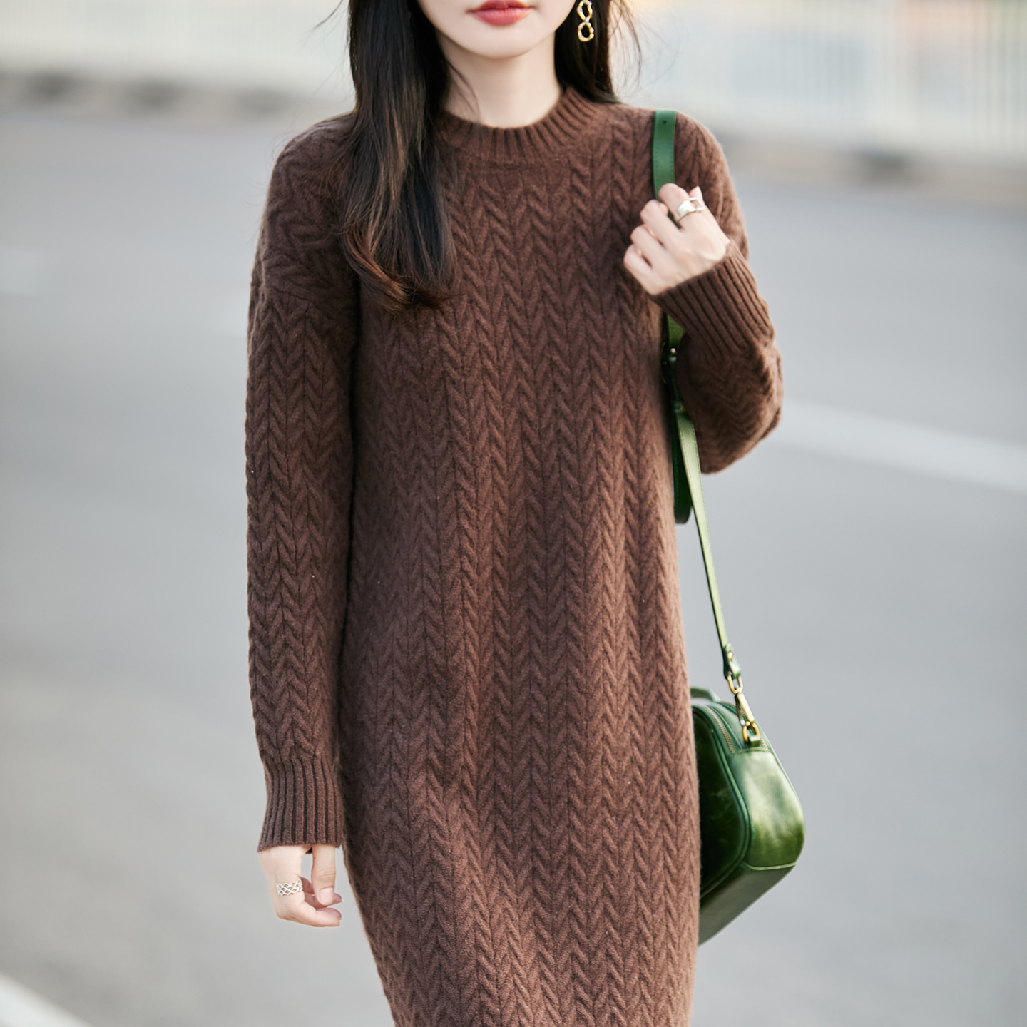 100%纯羊毛针织连衣裙女圆领中长