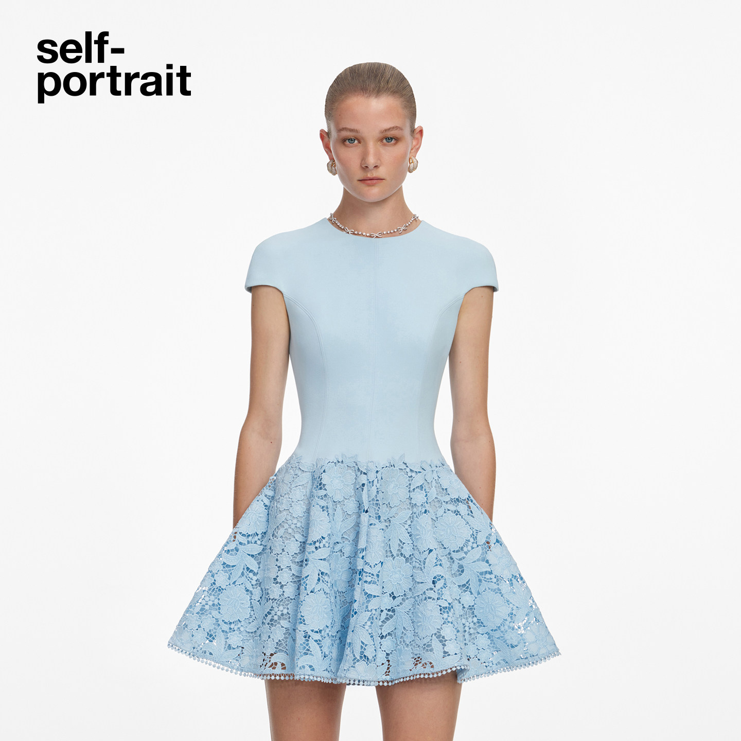 self-portrait 2026春夏新款薄雾蓝优雅蕾丝拼接短袖连衣裙伞裙