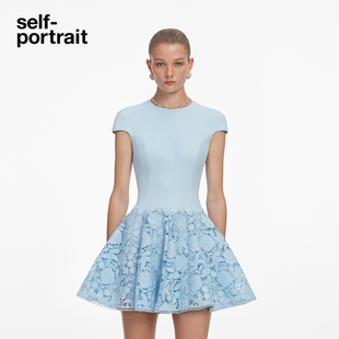 薄雾蓝优雅蕾丝拼接短袖 2026春夏新款 连衣裙伞裙 portrait self