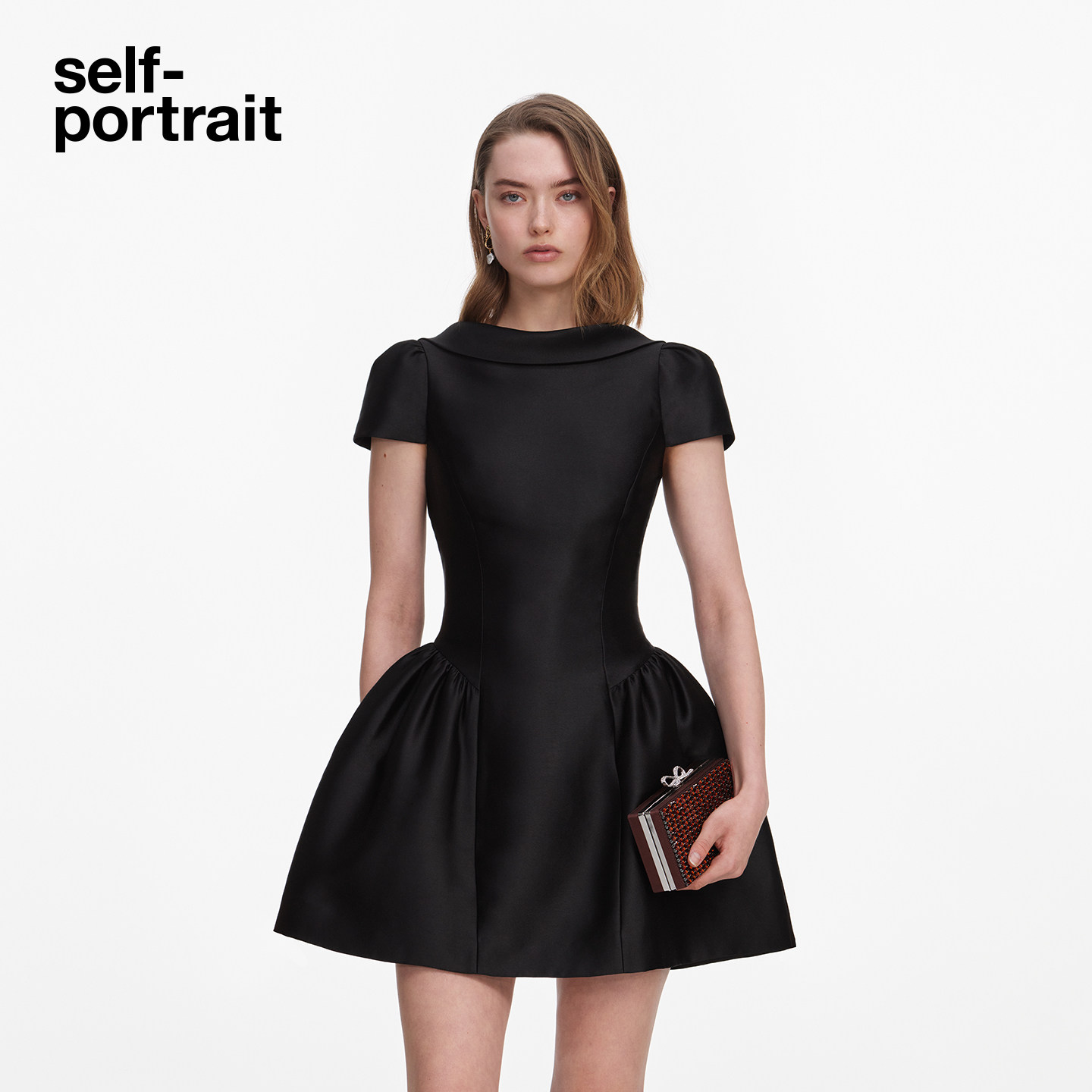 self-portrait 2026早秋新款经典黑短袖塔夫绸A字连衣裙短裙