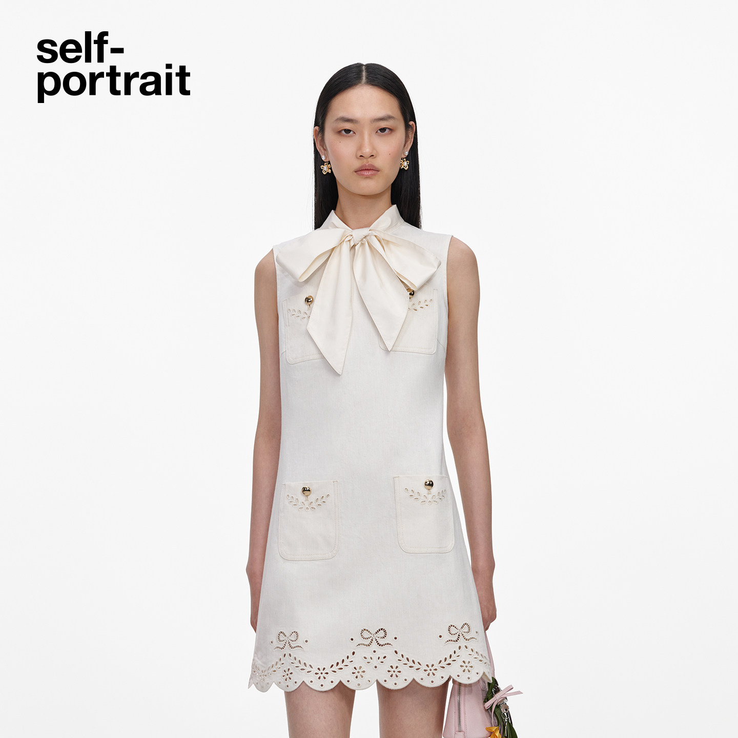 self-portrait 2026早秋新款象牙白蝴蝶结刺绣无袖牛仔连衣裙
