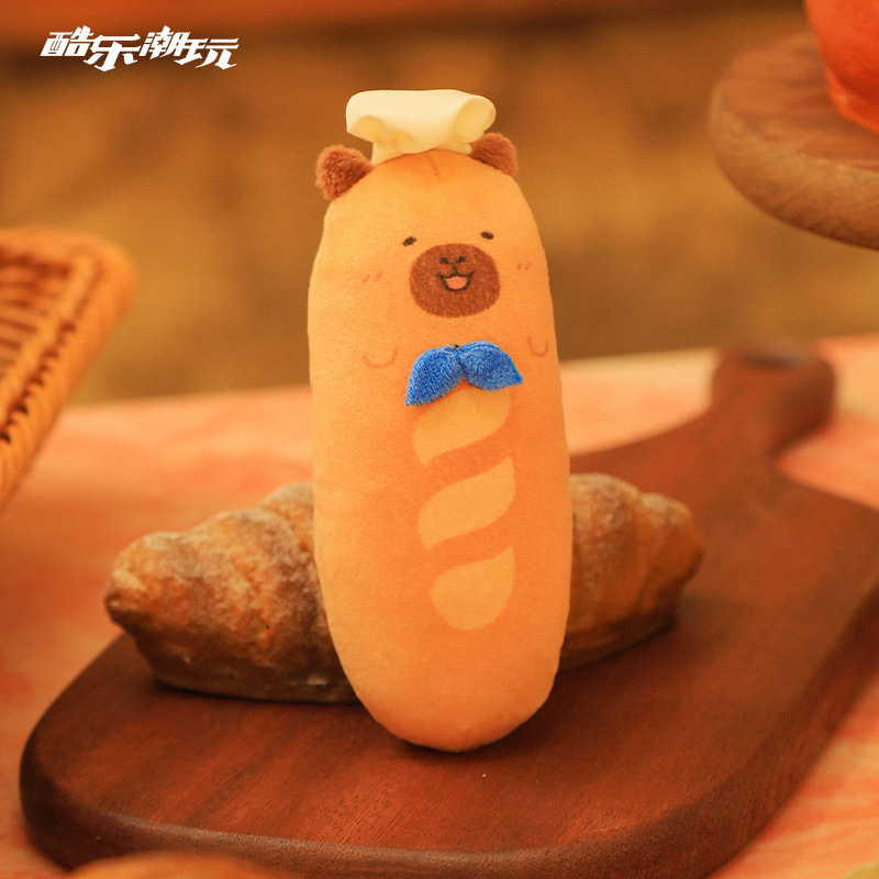 酷乐潮玩豚豚崽烘焙坊卡皮巴拉水豚钥匙扣可爱女面包法棍情侣挂件