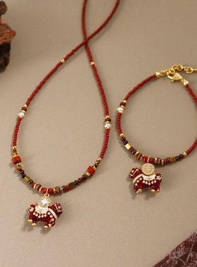 原创小众虎眼石小马红绳锁骨链