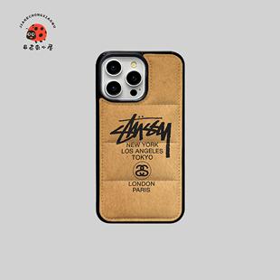 潮牌充棉斯图西牛皮袋羽绒服适用苹果16pro手机壳iPhone16promax个性15promax创意14promax防摔13pro保护套