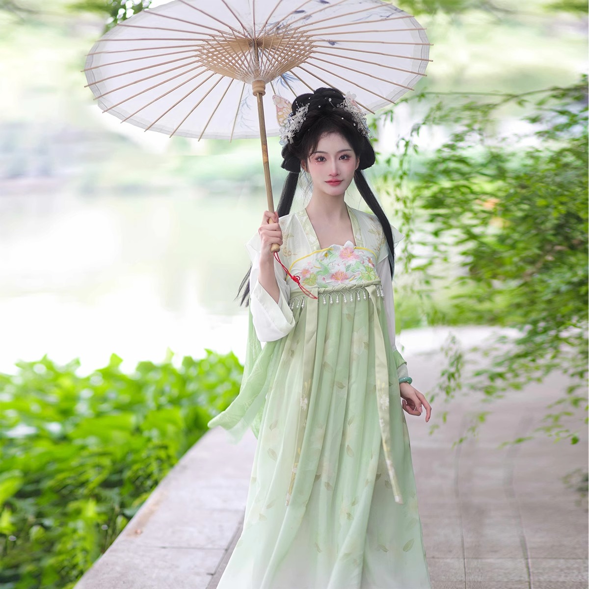 出租原创汉服唐制诃子裙春夏秋款披帛飘逸仙气齐胸重工刺绣租赁