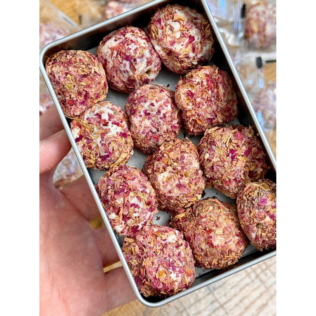 七分乐淡香玫瑰花瓣 奶香十足~玫瑰奶枣夹心巴旦木独立包装小零食
