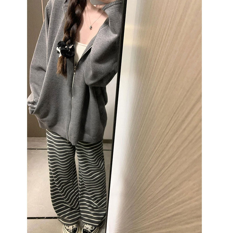 灰色横条纹阔腿裤女春秋