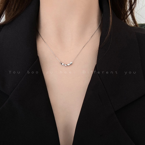 有薄与荷女银色小方块项链