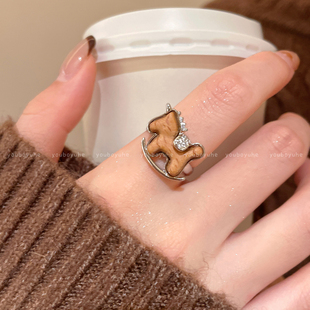 马上开运~复古木质锆石小马戒指女轻奢本命年食指戒小众开口指环