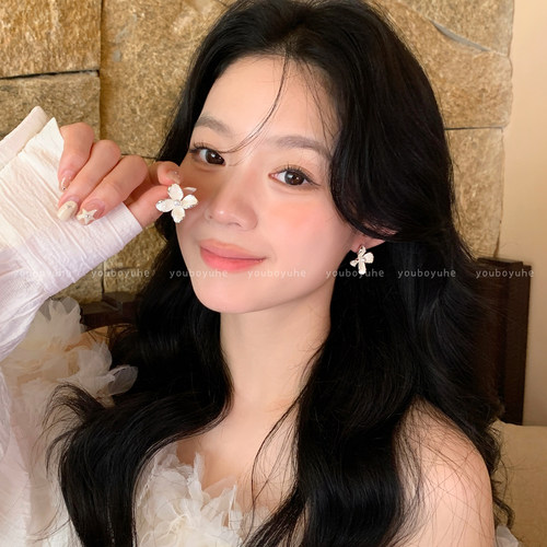 白色花朵珍珠耳钉简约绝美耳钉女
