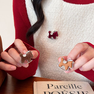 “马年开运”本命年红色丝绒小马胸针女高端精致时尚毛衣胸花配饰