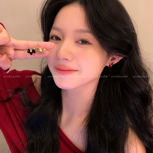 马上有钱~新年红色丝绒小马耳环女高级感马年耳钉独特巨好看耳饰