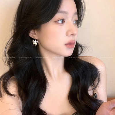 显脸小银色超仙磨砂蝴蝶C型耳圈