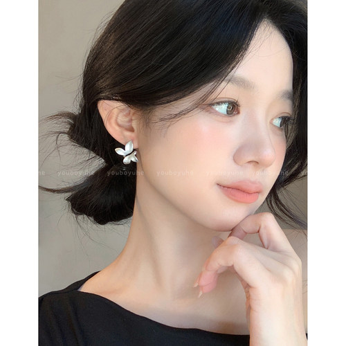 轻奢高级感独特银色拉丝蝴蝶耳钉