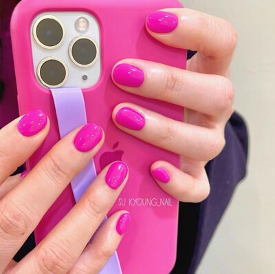 白天玫红色整个爱住韩国甲油胶