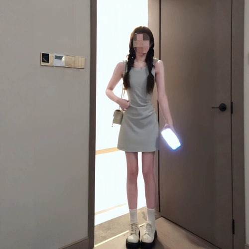 韩系温柔纯欲吊带连衣裙子女夏2026新款褶皱收腰显瘦气质a字短裙