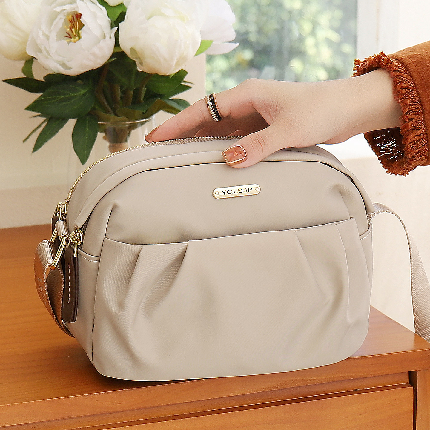 布包2026新款女式牛津布帆布包轻便百搭斜挎包多层时尚手机妈妈包