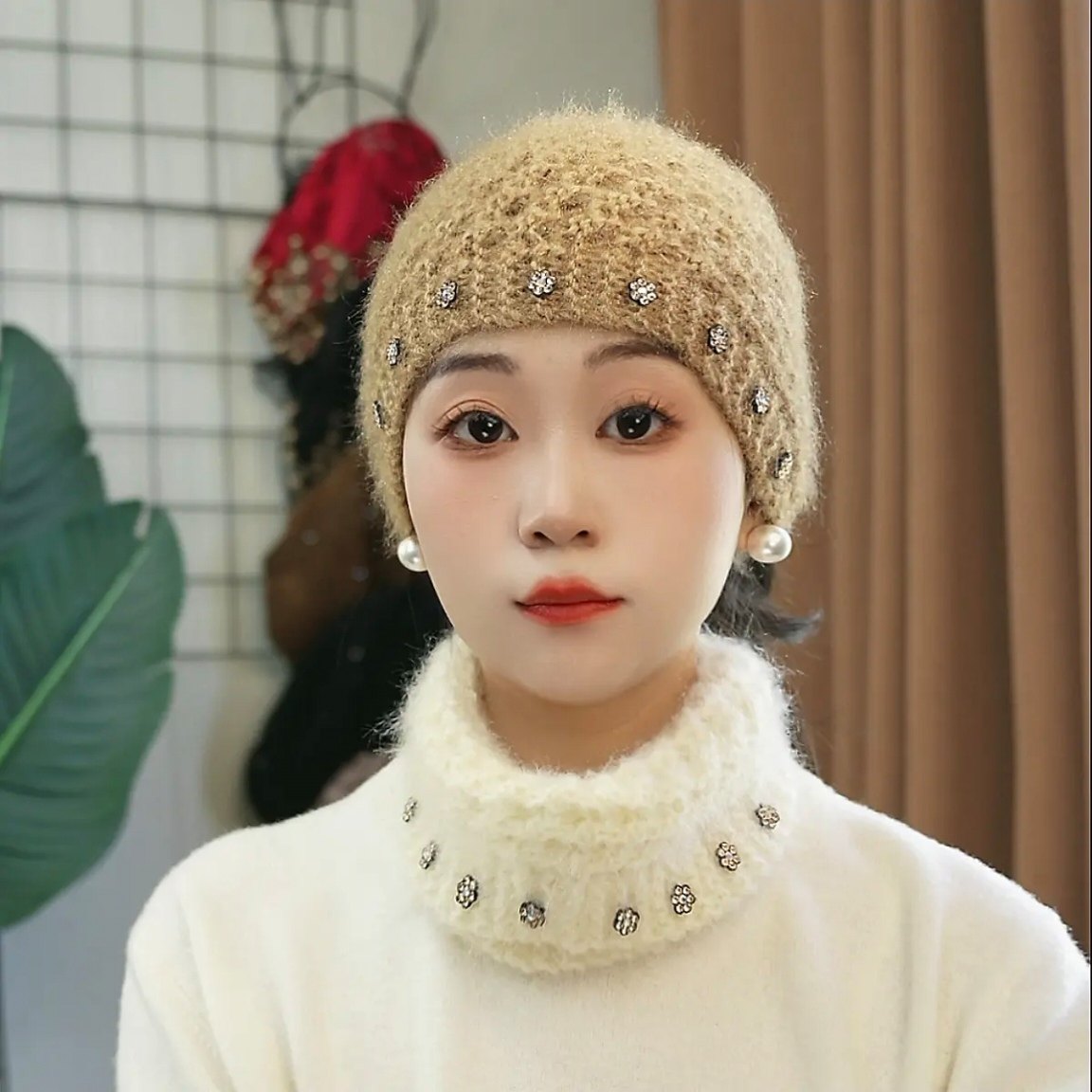 新款松鼠绒烫钻毛线帽遮白发秋冬洋气头套包头帽护耳保暖发带帽女,服饰配件/皮带/帽子/围巾,帽子,淘宝优惠券,粉丝福利购,淘宝优惠卷