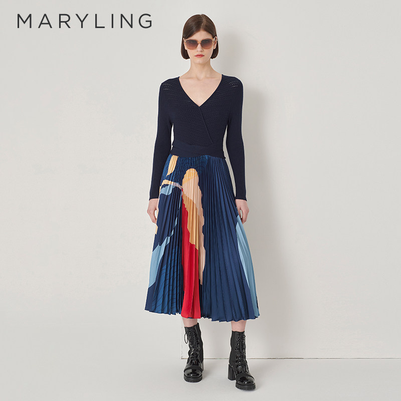 MARYLING玛俪琳秋季新品深蓝印花V领百褶针织连衣裙A1DG