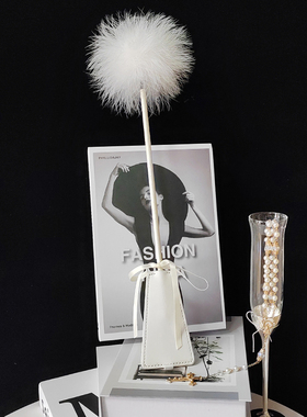 瑷绫说性感挑逗情调SM夫妻黑白羽毛拍激情用品另类玩具