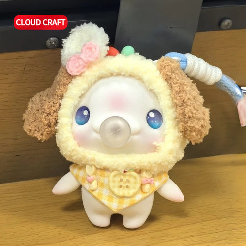 适用大湾鸡娃衣可爱围兜套装泡泡鸡搪胶脸毛绒玩偶挂件衣服着替