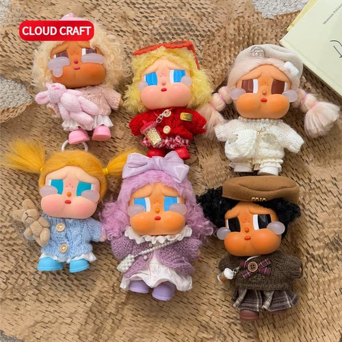 适用CRYBABY哭娃娃衣新款可爱冬日毛衣套装搪胶脸毛绒挂件着替服