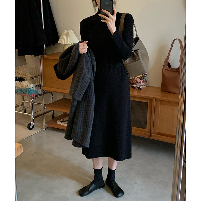 针织连衣裙女2021年冬季新款高领收腰黑色显瘦气质内搭中长款裙潮