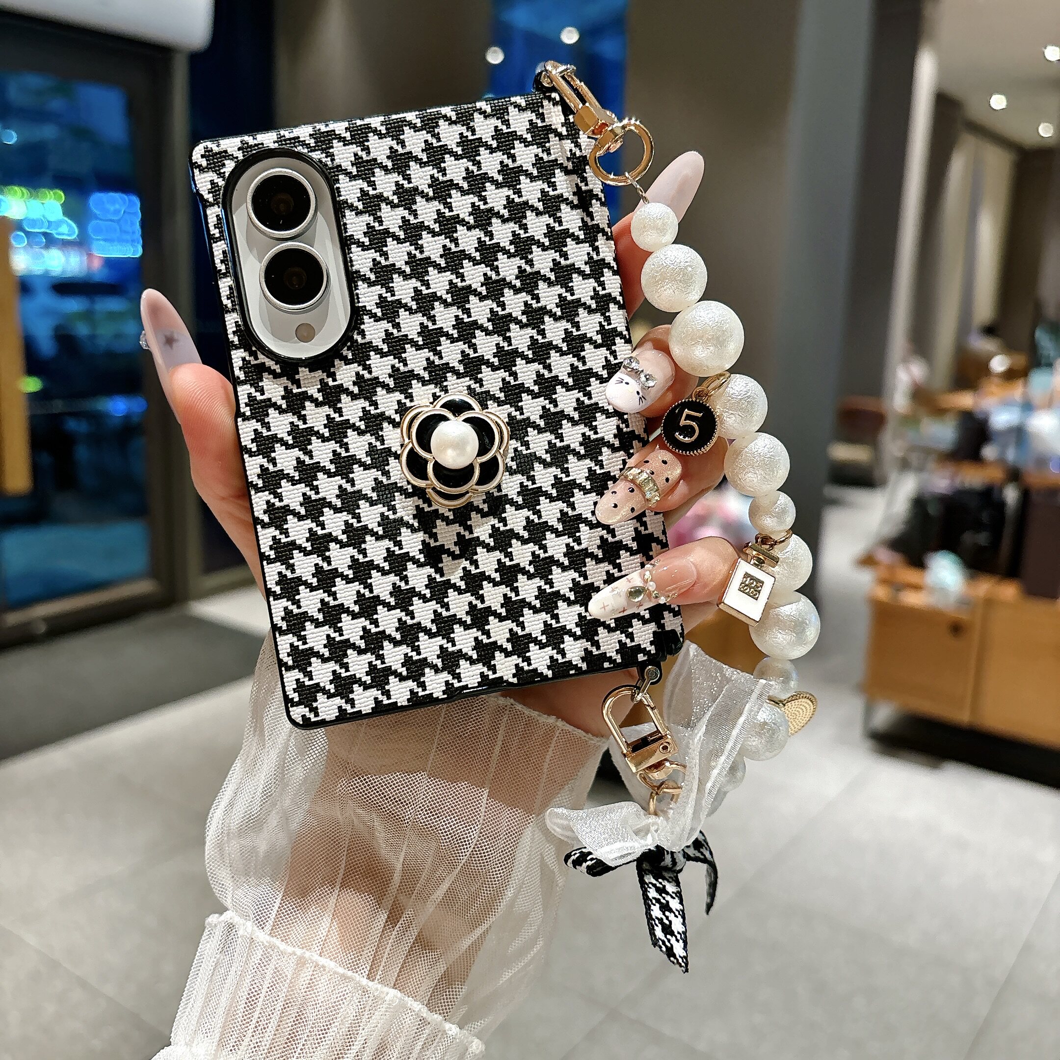 适用三星GalaxyZFold8手机壳新款小香风磁吸中轴全包防摔保护套zfold8折叠屏山茶花手提珍珠挂绳高级感女外壳