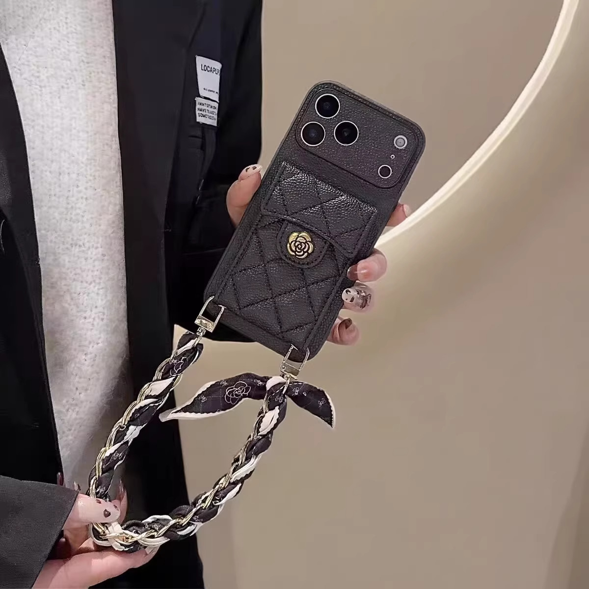 适用苹果17promax手机壳新款斜挎iphone16pro全包防摔小香风保护套15plus背带挂绳14可插卡零钱包13女12外壳p