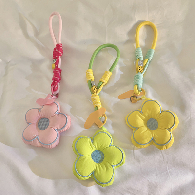 立体充棉花朵挂件编织尼龙手绳