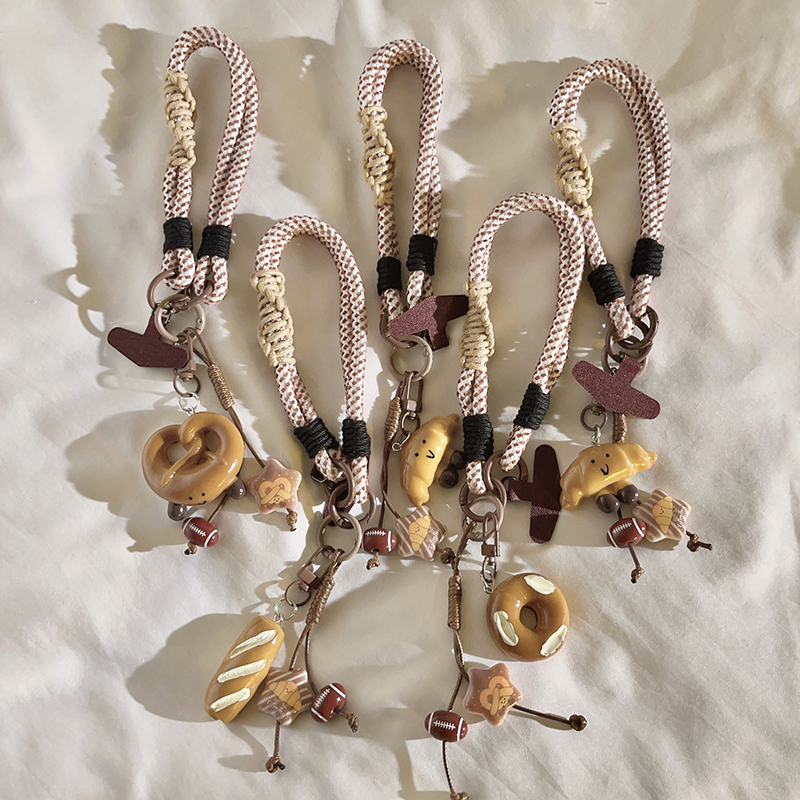 立体个性橄榄球牛角包饼干挂坠棕色螺旋纹短绳适用于手机壳创意百搭学生可爱男女钥匙扣通用ccd相机便携手腕