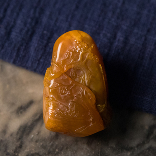 清代田黄石雕梅下垂钓图把件古玩古董收藏天然田黄石手把件30.2g