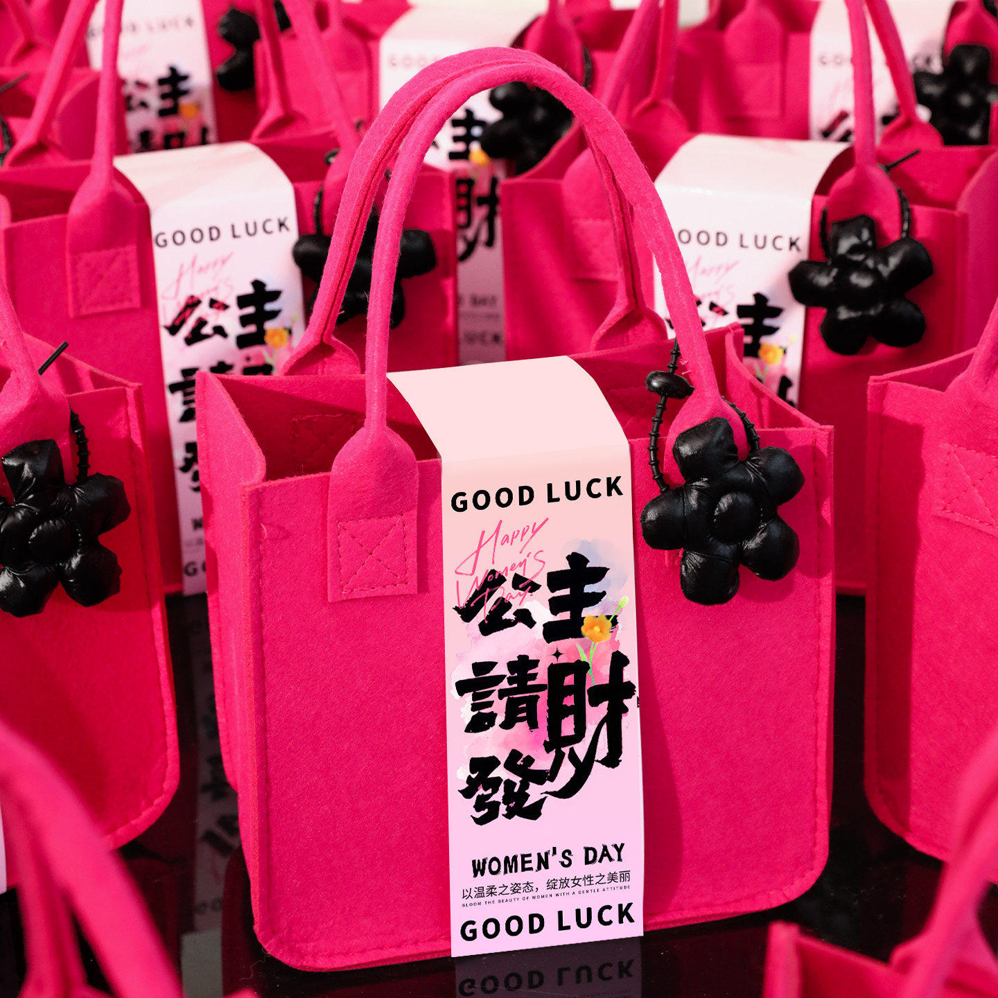 三八妇女节礼物毛毡包伴手礼送员工实用女神38礼品手提包装袋定制
