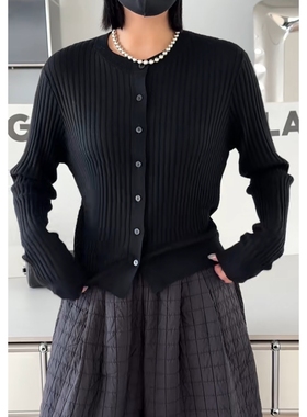 秒发2025秋冬新款诗歌兰27110百搭黑色圆领排扣竖条纹针织开衫女