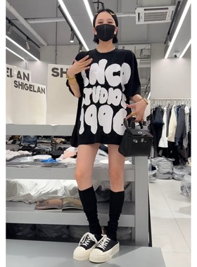 秒发诗歌兰58247时尚气质黑色涂鸦字母宽松短袖上衣25夏新款女装