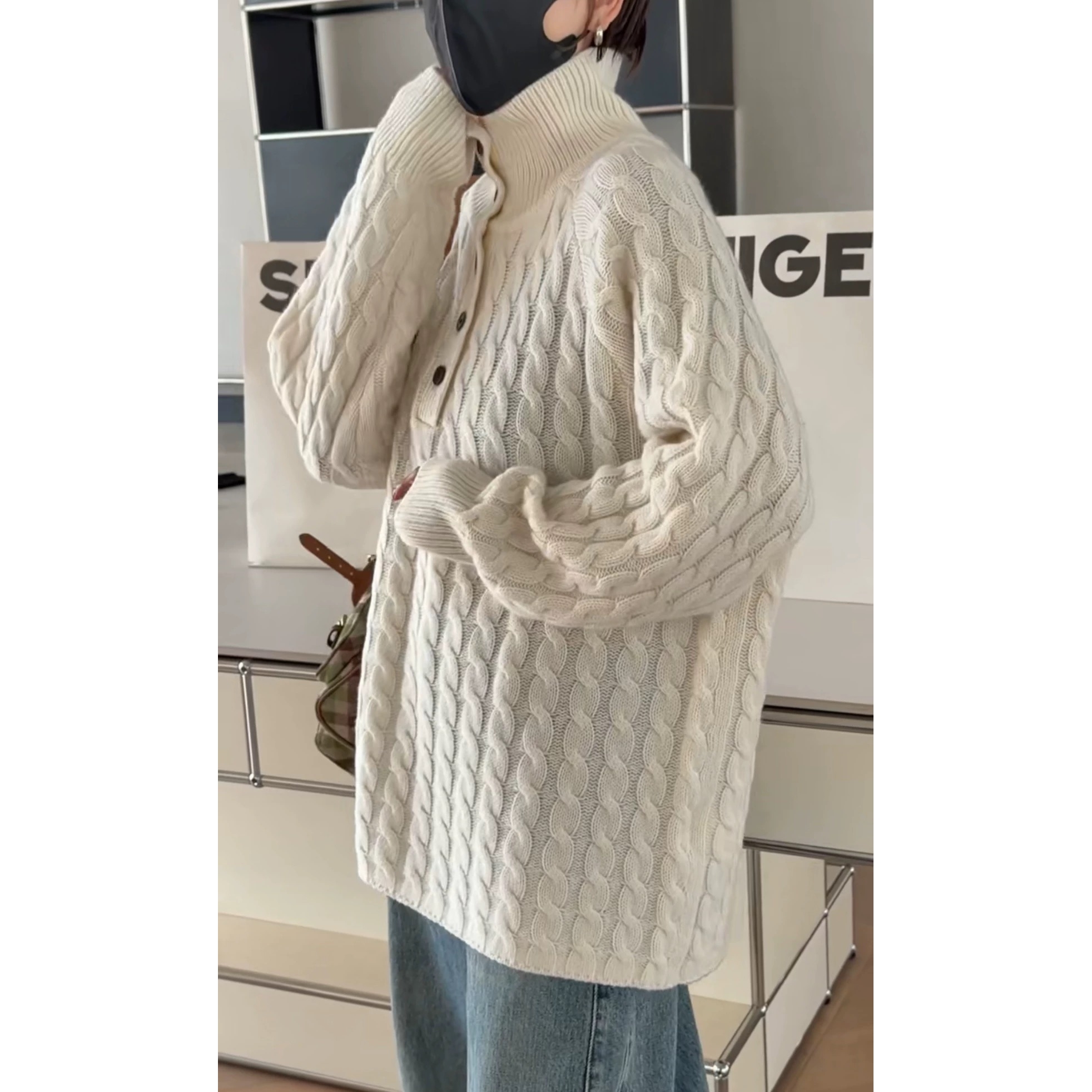 秒发诗歌兰82599慵懒风舒适温柔纽扣高领麻花纹毛衣女2025冬季新