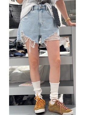 秒发诗歌兰58330时髦百搭浅蓝色破洞毛边牛仔短裤25秋季新款女装