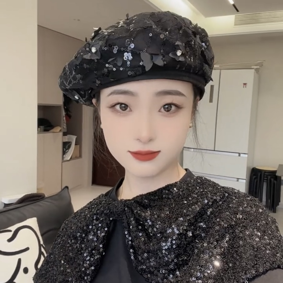 春季新款蝴蝶水钻贝雷帽子女韩版百搭网纱亮片画家帽显脸小蓓蕾帽