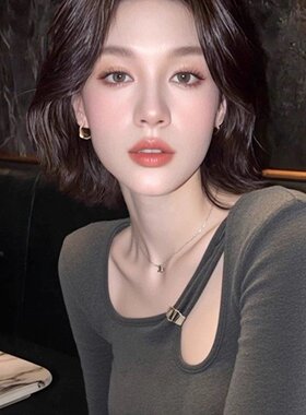 灰色圆领镂空金属扣修身T恤女2026春季格雷系穿搭辣妹不规则上衣