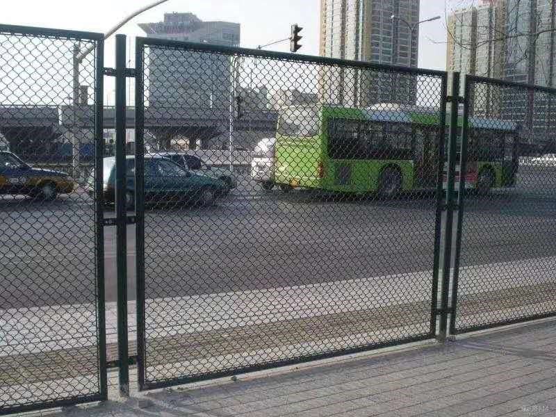 场围栏铁a丝网球场护栏勾花菱形网篮球场围栏网球场足球场围网