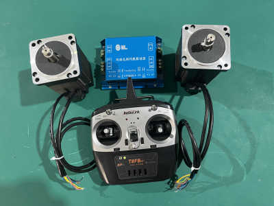 履带底盘轮式机器人同步驱动器