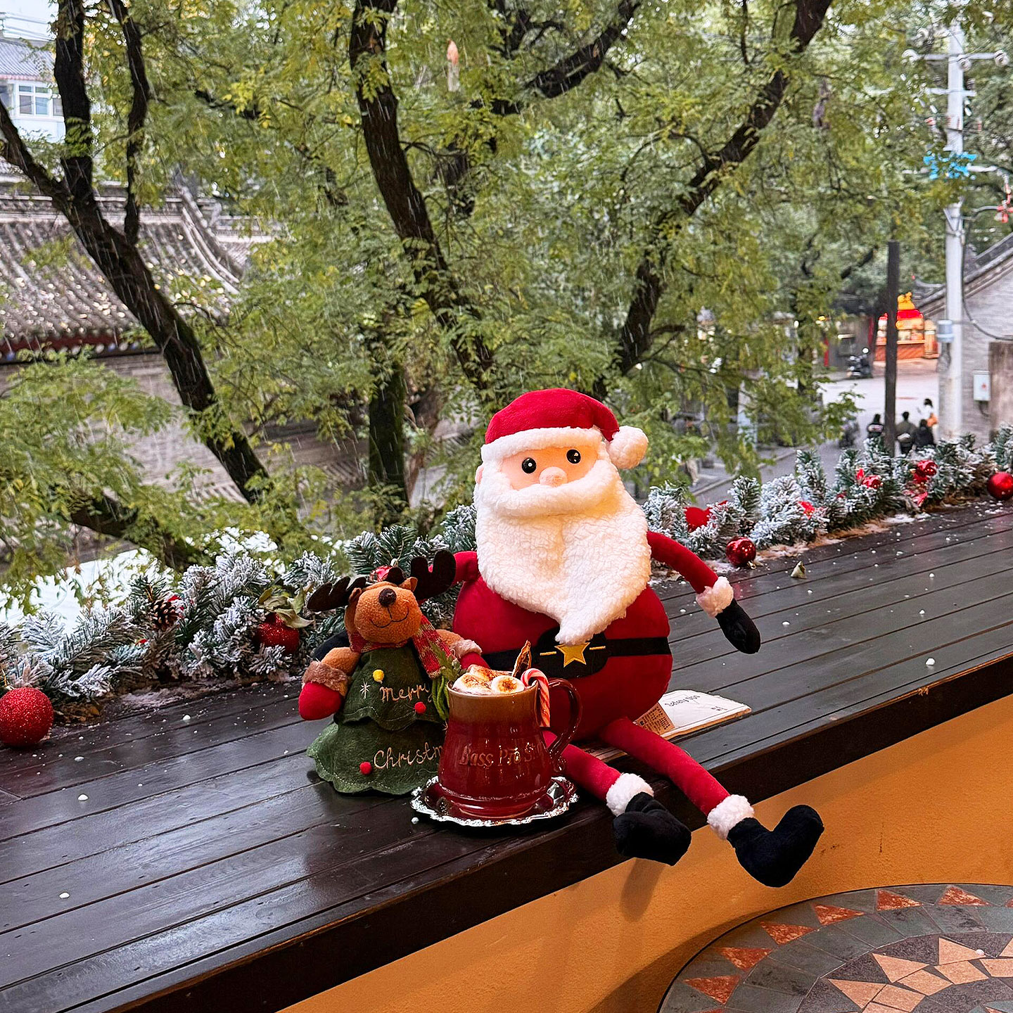 圣诞氛围感！长腿圣诞老人来咯