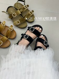 2026新款丝绒水钻女鞋平底凉鞋女水钻扣带罗马鞋名媛高级感女凉鞋
